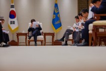 이 대통령, 베트남 특사단장 박창달 전 의원으로 교체