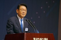 [포토] ‘2025 인터넷신문의 날 기념식’ 참석한 김교흥 위원장