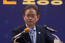 영상)‘암 치료’ 이철우 경북도지사, 업무복귀 “영일만항 과감한 투자 이끌 사업 해야”