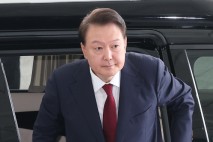 "특검, 윤석열에게 '대통령님' 호칭⋯내란범이 아직도 대통령이냐"