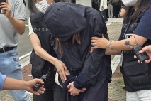 한밤중 시험지 훔치러 학교 침입한 엄마, 구속…자녀는 퇴학