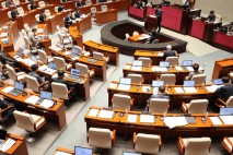 여야 추경 공방…"빚잔치"vs"빚타령"