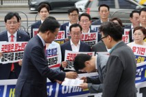 유상범 원내수석부대표 등 대통령실 앞 현장 의원총회…김민석 지명철회 항의서 전달