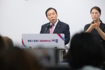 “해수부 이전 반대”…최민호 세종시장, 해수부서 1인 시위한다