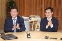 '친문' 전해철, 경기도 도정자문위원장 임기 1년 남기고 사임