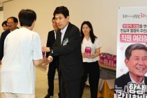 출근길 직원들에 간식 나눠준 이강덕 시장…"헌신한 여러분 감사합니다"