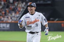'8회 뒤집기쇼' 한화, NC 꺾고 단독 선두 수성…2위 LG, 3위 롯데에 신승(종합)