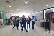 조명래 창원부시장 퇴임식 진행…민주당 시의원 반발