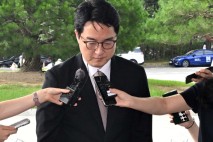 떠나는 심우정 