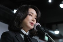 김건희 숙대 석사 학위 취소에도…’2급 정교사 자격’ 여전히 유지, 왜?
