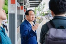 이권재 오산시장, 서울역행 버스서 시민과 소통