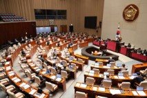 “빚 걱정할 수준 아냐” “돈 안 벌고 빚잔치”…여야, 추경안 설전
