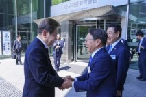‘반성의 눈물’이냐, ‘영업용 눈물’이냐…강기정 광주시장의 진심은?