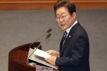 헌재, 李대통령 형사재판 중단 관련 헌법소원 ‘줄각하’