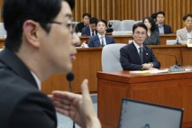 민주 ‘김민석 6억 현수막’ 고발에 국힘 ‘맞고발’ 응수
