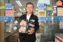김길성 중구청장, 소비쿠폰 발급 현장 방문…직접 사용해 골목상권 활성화 독려