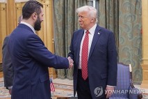 트럼프, 21년만에 시리아제재 공식 해제…