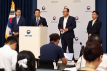 국정위, '중국 단체 관광객 한시적 무비자 입국' 신속추진 과제 선정