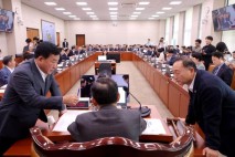 與 &quot;한수원·한전, 매국적 합의…국정조사로 진상 밝혀야&quot;