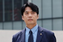조국 “李 지지율에 내 영향은 n분의 1″... 여당은 심기 불편