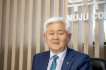 [충남일보가 만난 사람] 황인홍 무주군수 “반딧불축제, 무주라서 가능한 특별한 경험”