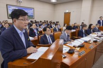 내년 전기차보조금 400만원으로 오를 듯…환경장관 