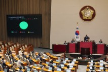 EBS법, 민주당 주도로 국회 통과…이사 수 9명에서 13명으로