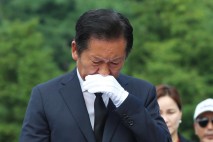 정청래, 盧묘역서 눈물…권양숙·文 예방 자리서도 ‘울컥’