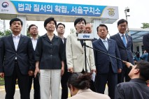 與, 법사위 의결 거쳐 ‘尹 속옷 저항’ 영상부터 까본다…국민 공개 여부도 검토