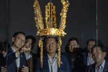 금관 쓴 듯한 사진 SNS 올렸던 정청래, “왕 노릇” 비판에 삭제