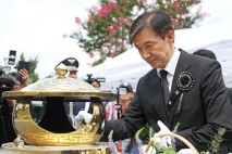 “조국, 성찰도 없이 개선장군처럼 행동”… 민주당서도 광폭 행보에 불만 쏟아져