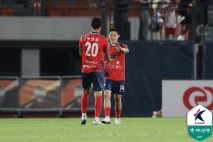 ‘이동경 극장골’ K리그1 김천, 수원FC 3-2 꺾고 6경기 무패