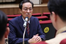 이 대통령, 한일·한미 회담, 경제, 검찰 개혁 등 민주당 원로 조언 경청...“정책에 반영”
