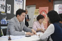 ‘현장서 듣고 바로 해결’…원주시 이동시장실 호평