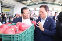 박완수 경남도지사, “거창사과, 전국적인 명성 이어가길”