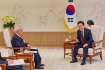 이 대통령 “韓日, 과거 직시하되 미래로 나아가야...미래지향적 경제 협력”