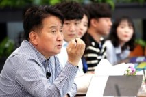 김영환 지사, 7월 광역단체장 직무수행평가 12위 밖...최하위권 