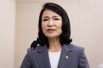'사퇴' 압박 받는 이진숙…홍준표도 