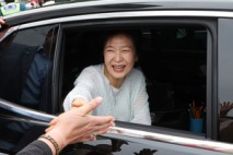 박근혜·이명박, 이 대통령 국민임명식 불참키로…여야 일부도 참석 거부