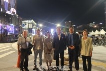 고성군민 등 대거 참석 ‘국민 임명식’… 李 “오직 국민만 믿고 성큼성큼 직진”