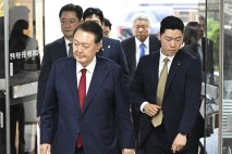 장경태 “윤석열 체포영장 집행당시 어린애 떼쓰듯 발길질”