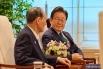 이재명 대통령 만난 스가 전 日총리 