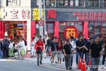 "유커 몰려온다"…中 단체객 무비자 입국 소식에 관련株 상승(종합)