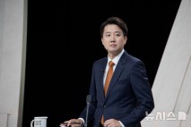 직장인 10명 중 7명 "이준석 언어 성폭력 징계 필요"