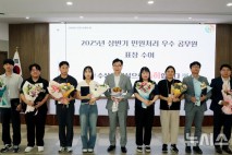 "신속·친절 민원처리"…하동군, 우수공무원 8명 선정·표창