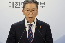 조국 사면에 충돌…與 "검찰 독재 피해자 명예 회복" 국힘 "비리를 정의로 포장"
