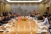 우 의장, 또 럼 베트남 당 서기장 만나 "포괄적 동반자 관계 새 장 열길"