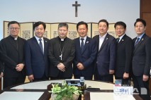 정순택 대주교, 정청래에 "화해와 대화 선택하라"…정청래 "尹 파면 시국선언 큰 힘 돼"