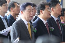 김형석 "역사전쟁 끝내자"…밖에서는 "사퇴하라" 압박…두 동강 난 독립기념관