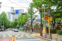 양천구, 횡단보도 앞 '옐로카펫' 정비…"어린이 안전 강화"